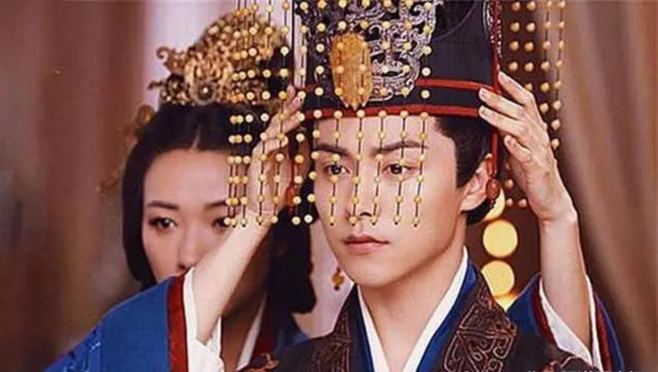 220年,魏王曹丕派人入宫向汉献帝索要玉玺.