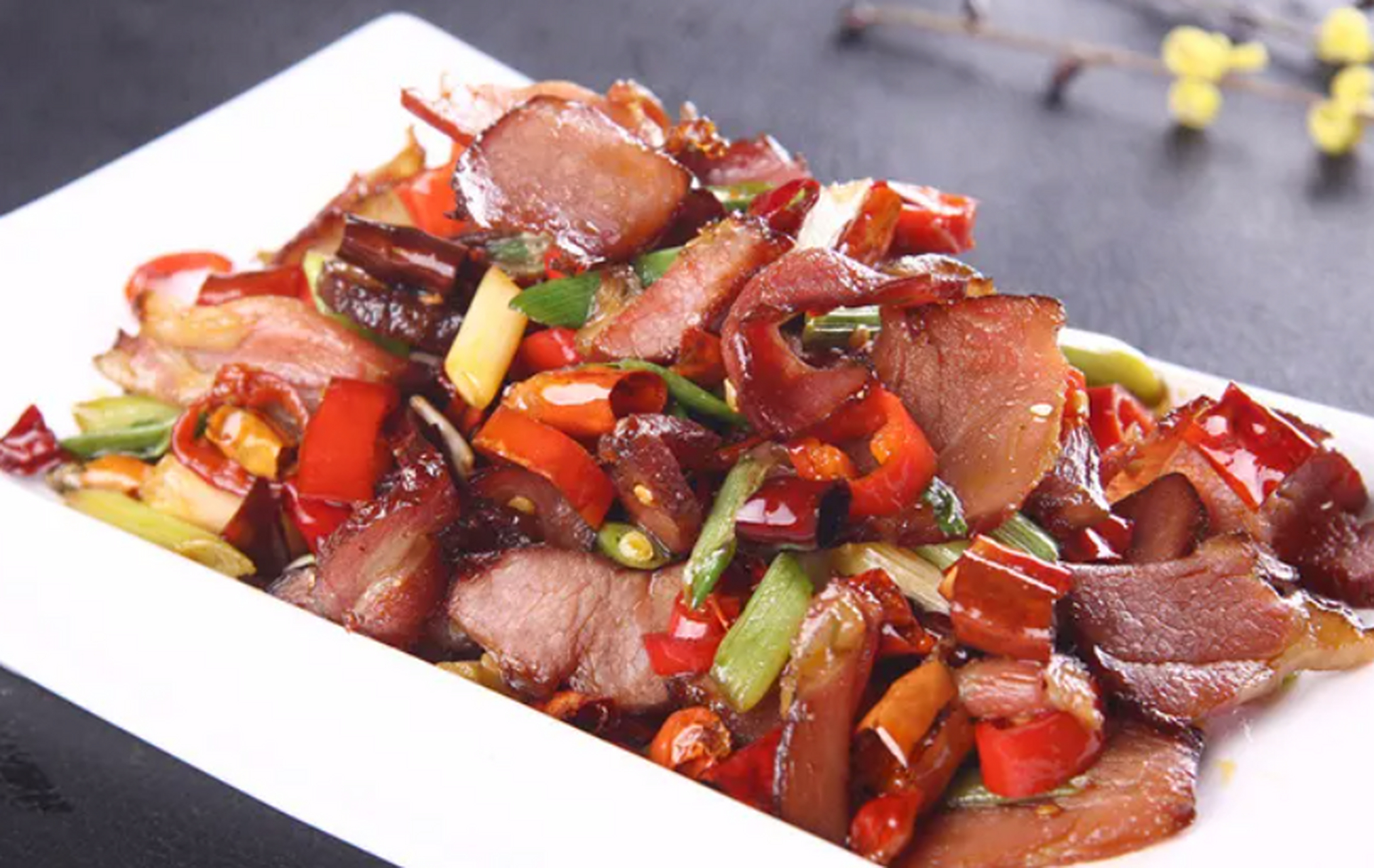 重逢巴蜀# 四川腊肉,源于古老的川菜文化,其色香味俱佳,被誉为川味中