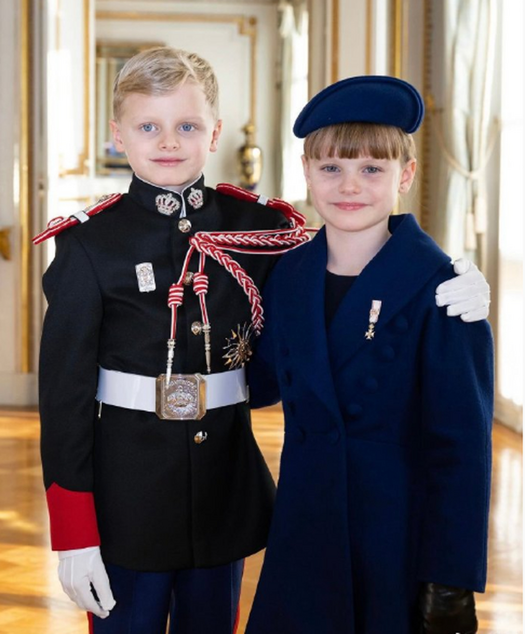 12月10日,摩纳哥雅克王储和加布里拉公主的9岁生日照片