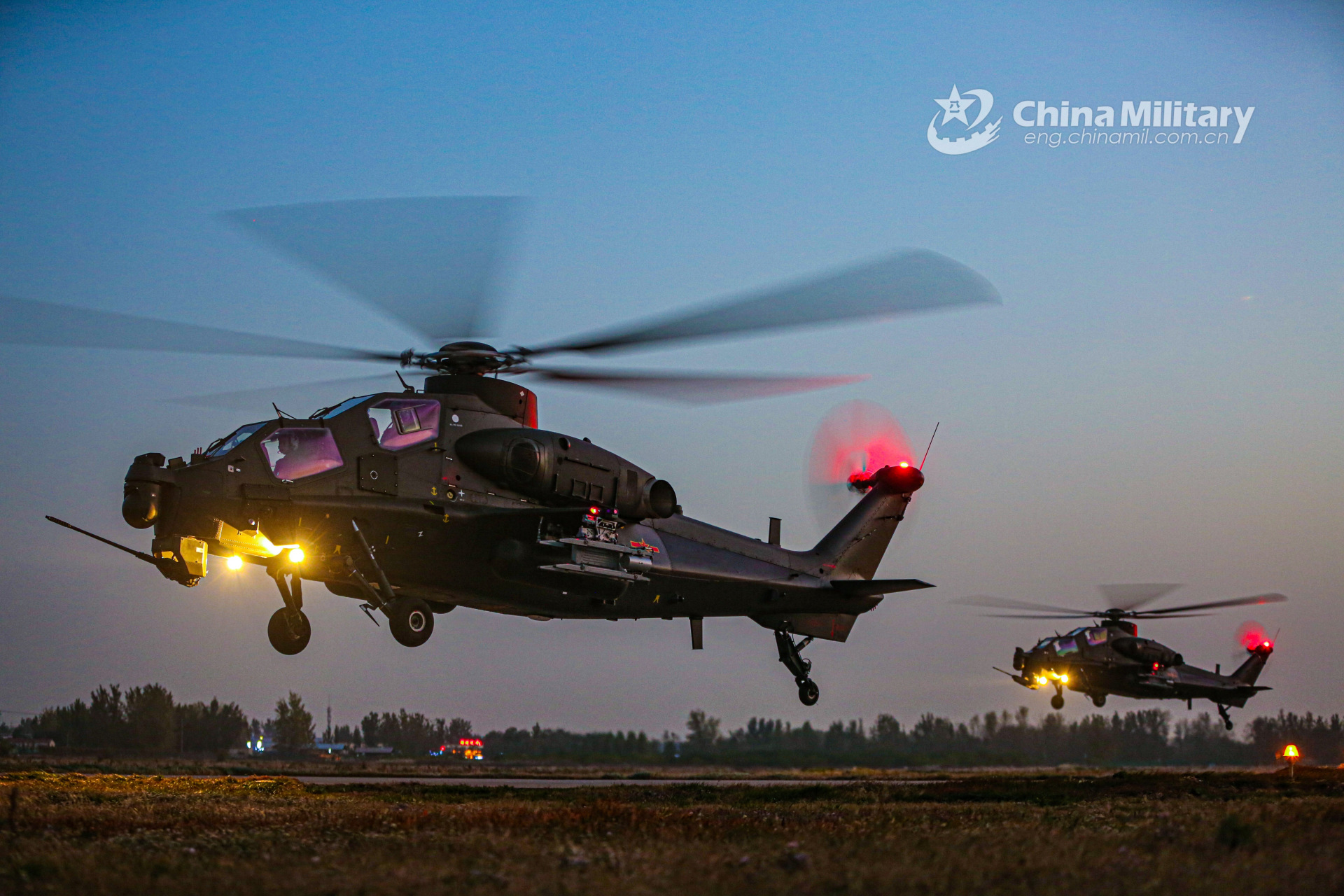 军网英文的好图,图片中的直-10武装直升机都是装甲加强版本,相比于之