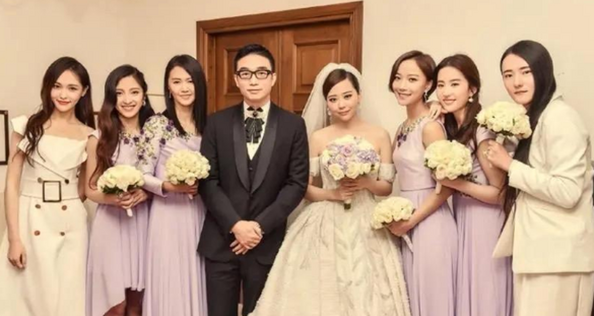 张靓颖的最美伴娘团,戒指由刘亦菲亲手送上.