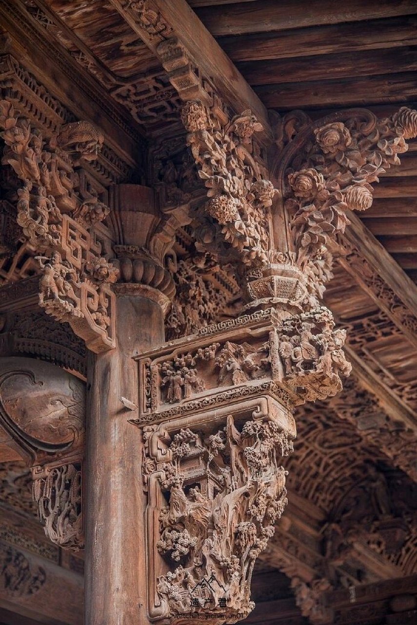 中国古建筑 雀替  雀替是一种安置于梁或阑额与柱交接处承托梁枋的木