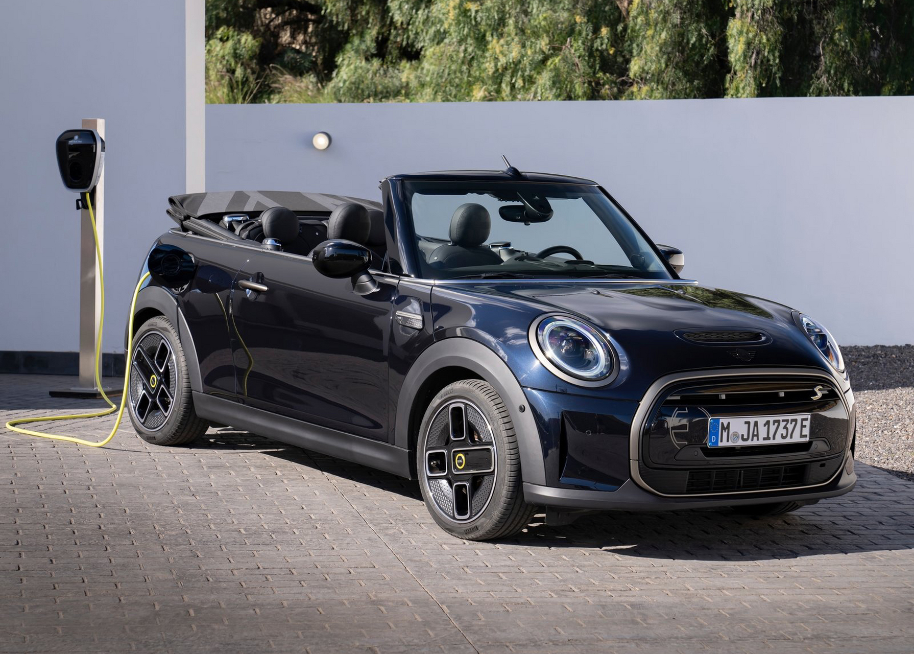 【新款电动mini敞篷版发布】mini cooper se电动敞篷车官图正式发布.