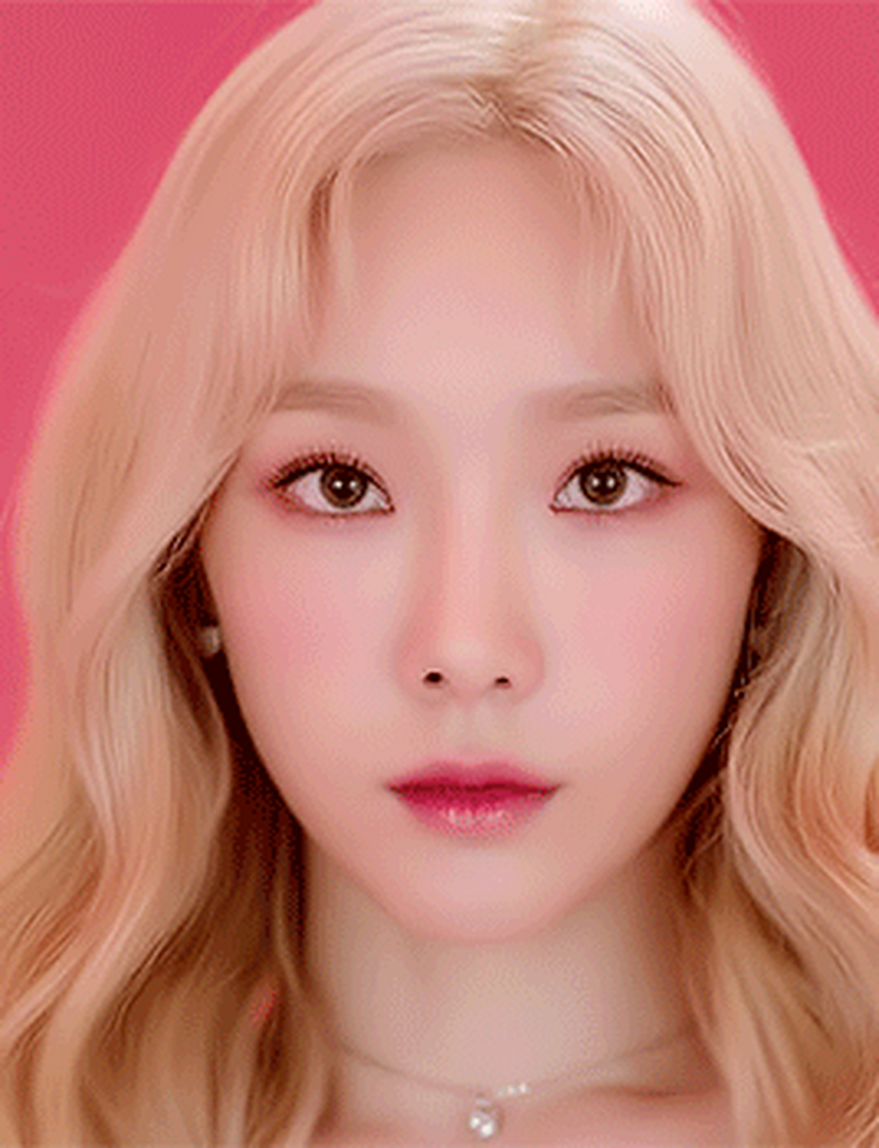 在电视剧《你们被包围了》中,金泰妍用她特有的声线演绎了插曲《爱那