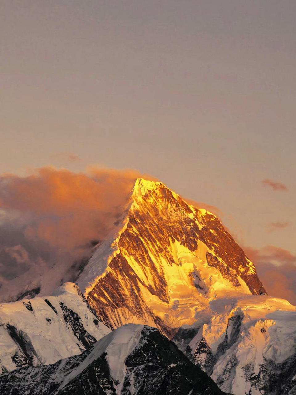 传说看到日照金山能幸运一整年 9978#壁纸# #手机壁纸# #美图