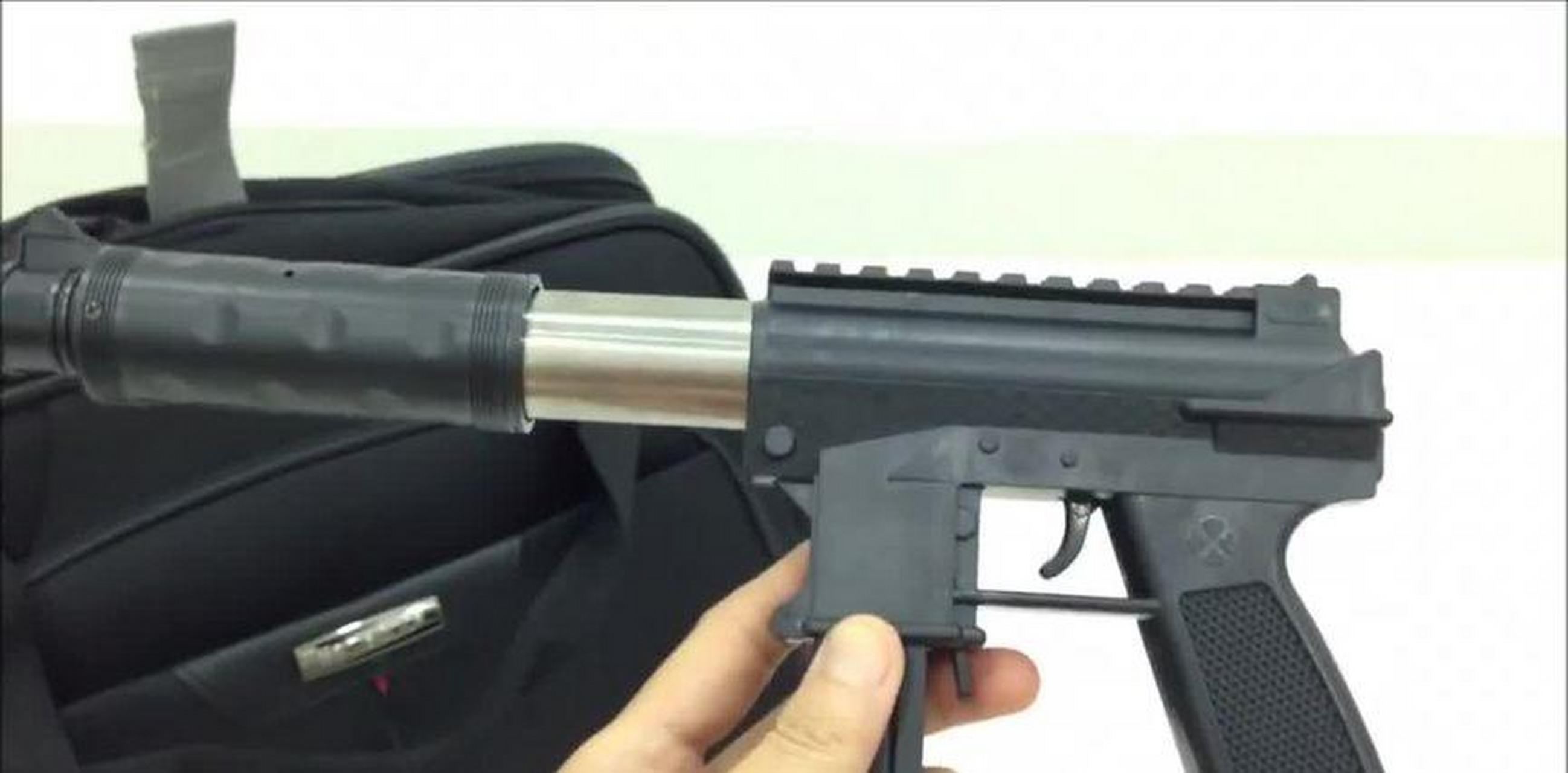 当年他生产的黄河牌玩具枪,可以说是风靡全国,估计很多90后都玩过吧.