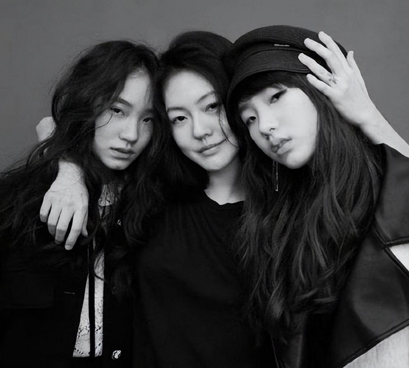 娱乐圈最近掀起了一场轰动性的绯闻,涉及知名主持人小s的丈夫在上海