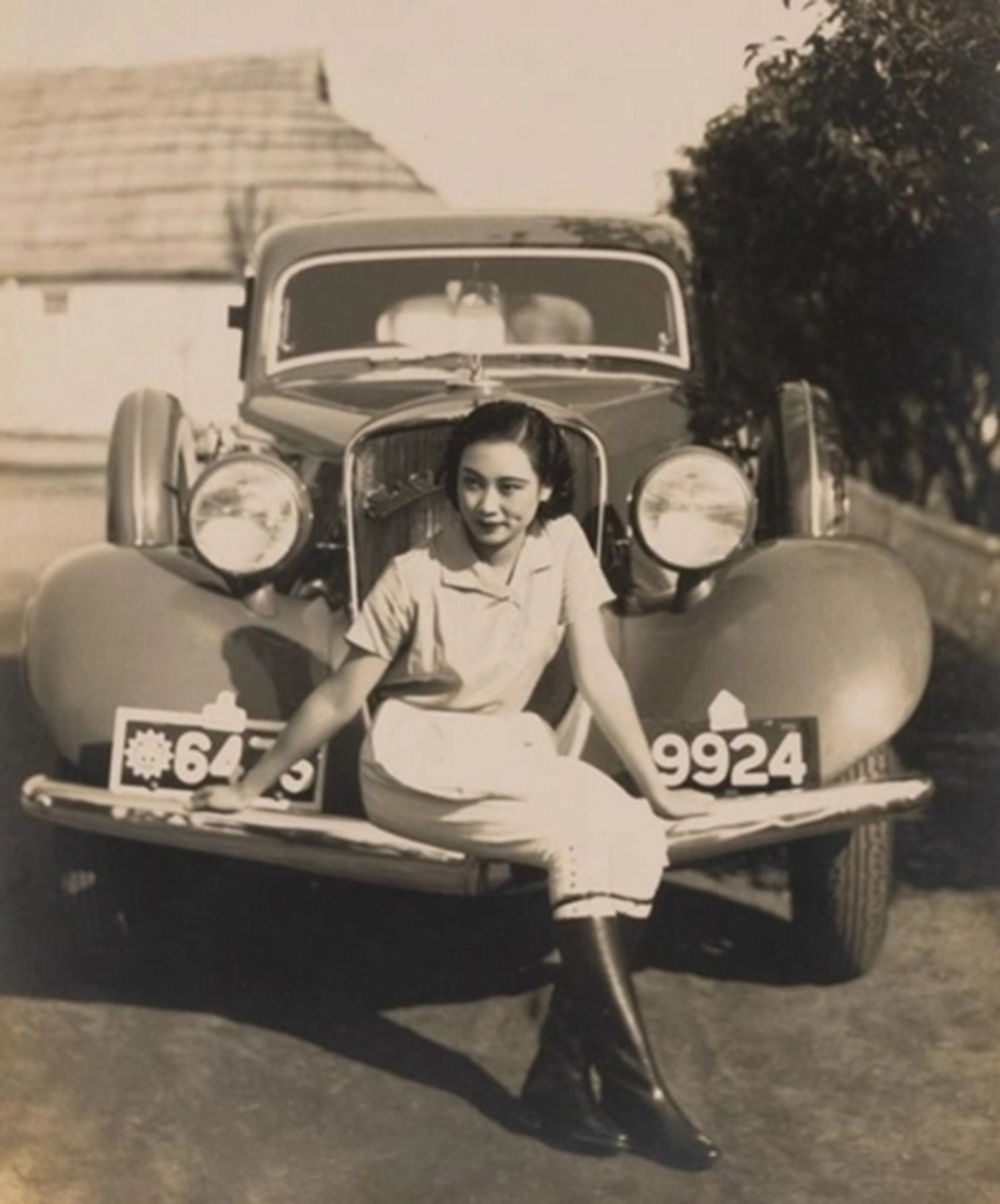 胡蝶站在戴笠为她修建的神仙洞公馆里,心里并没有一丝喜悦.