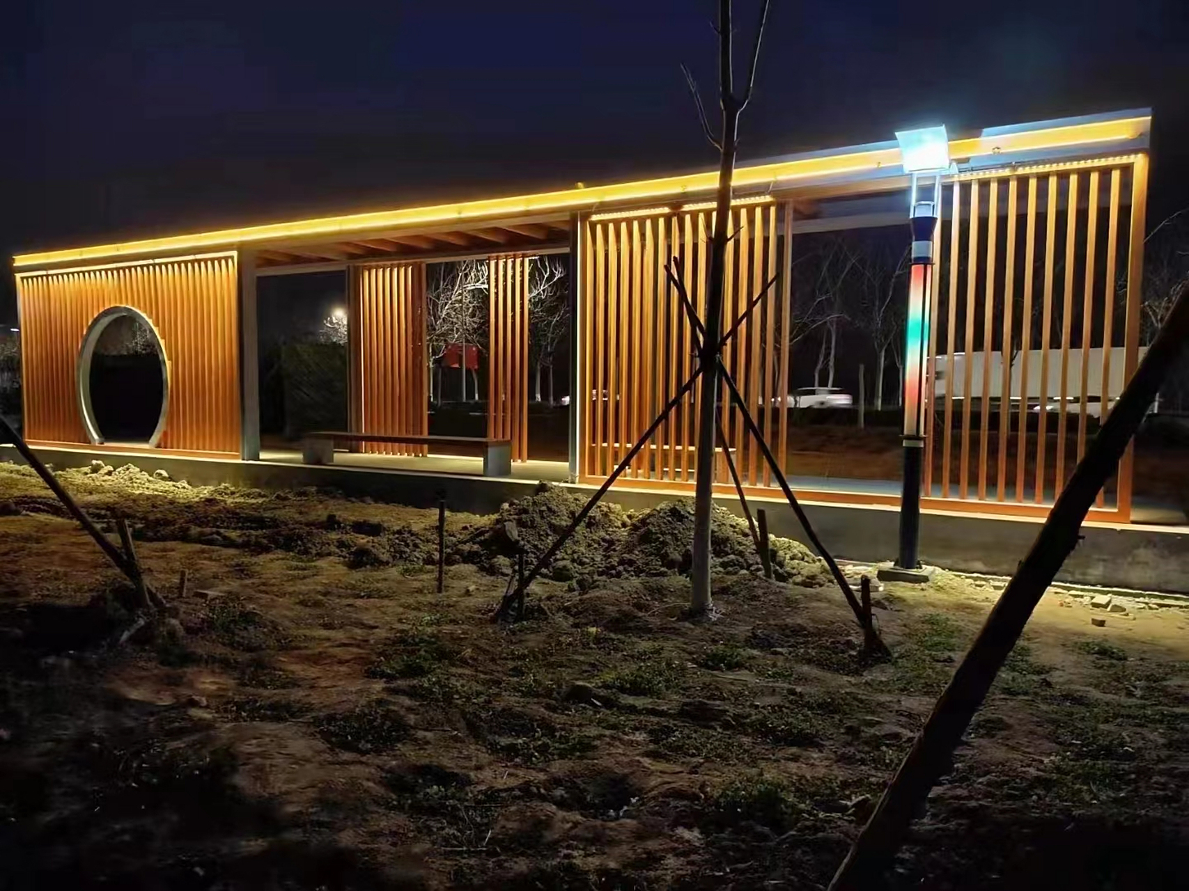 金属廊架# #不锈钢雕塑#  金属廊架是一种由金属材料制成的结构,通常