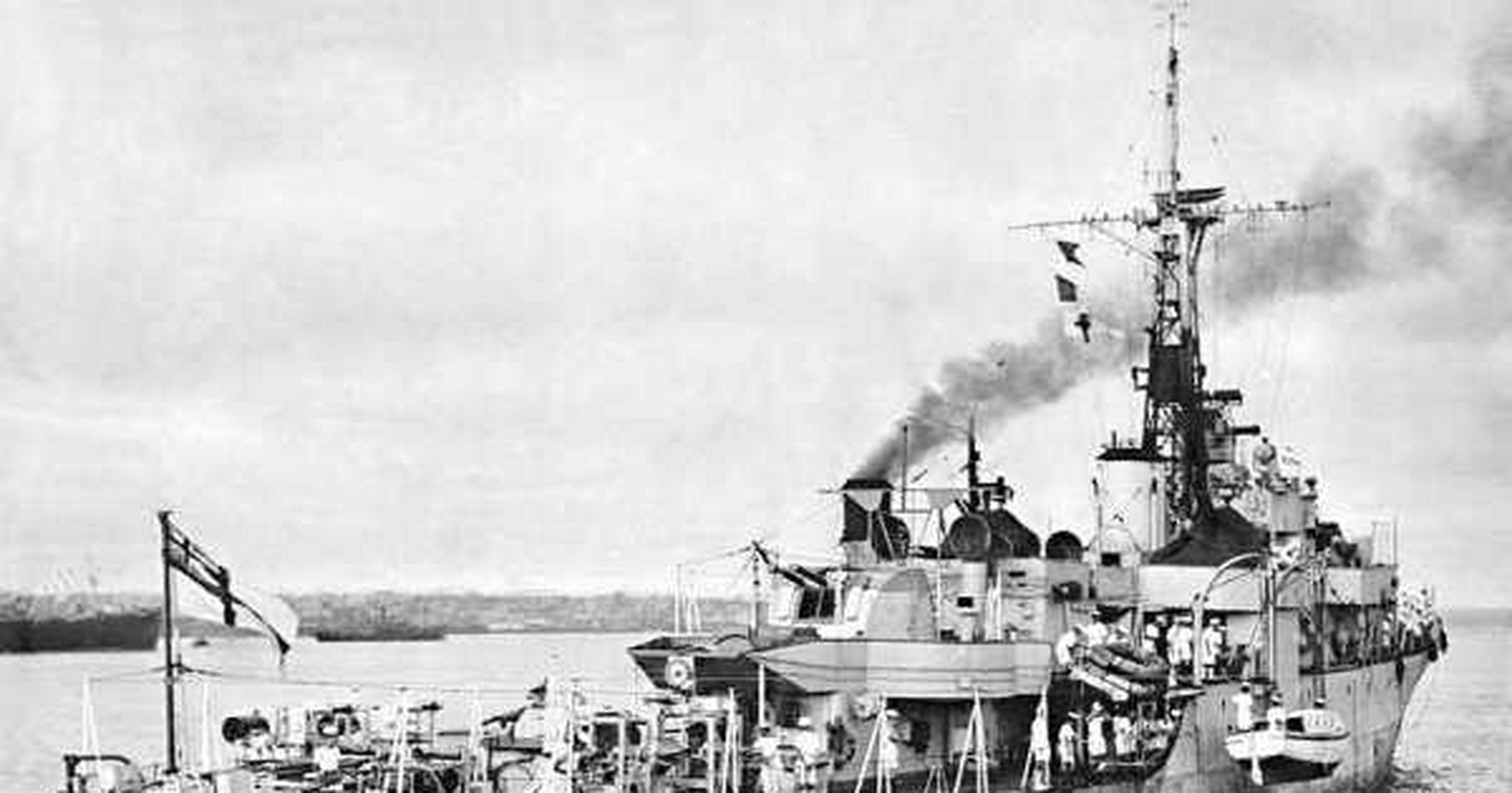 解放军只能进行还击,由于势单力薄,伴侣号结果也好不到哪里去,仓皇