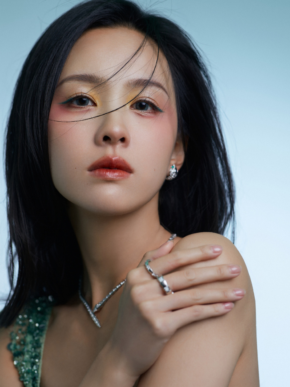 每次穿着礼服走红毯,陈都灵总能让人眼前一亮.