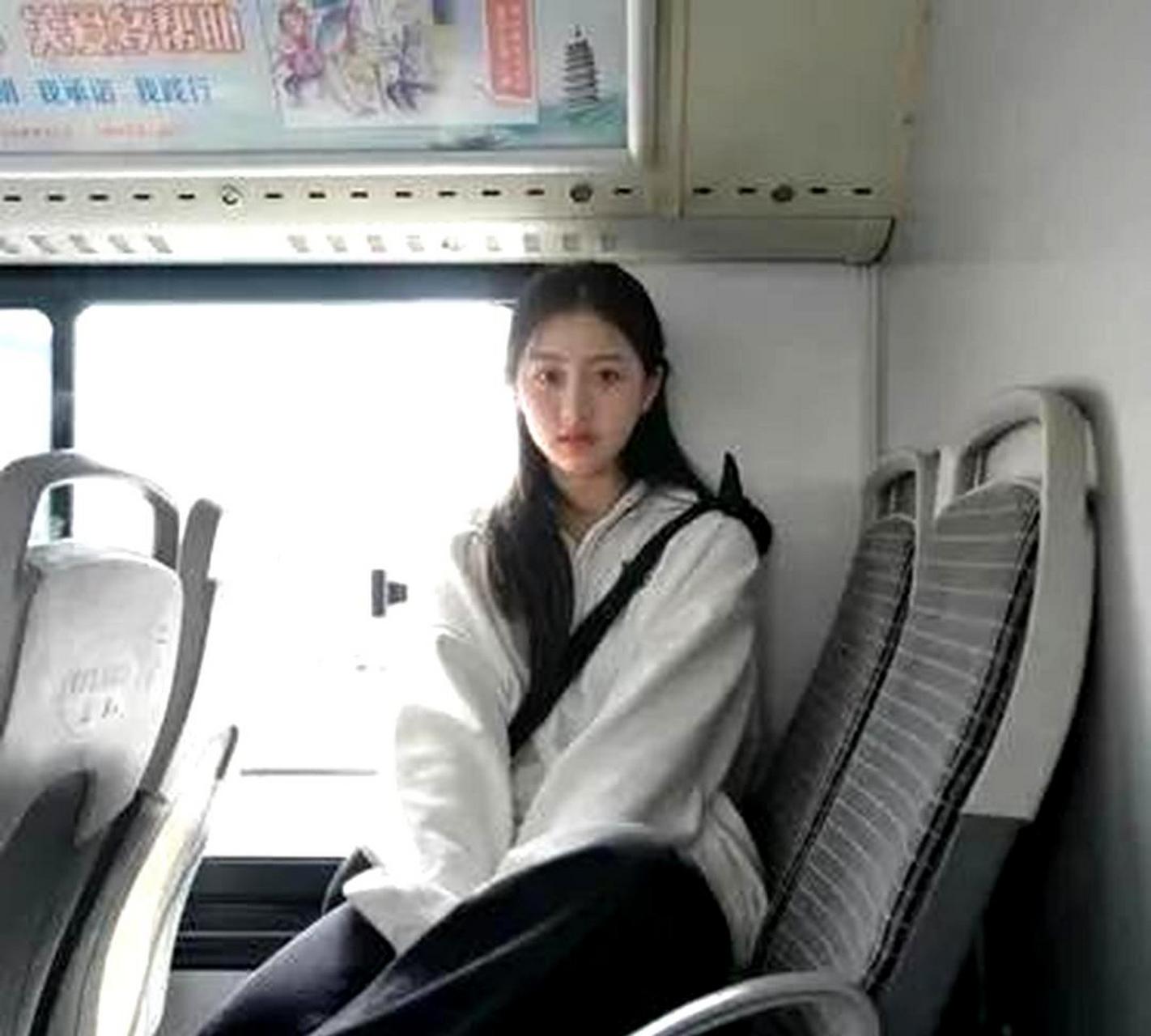 9000元月薪的我能否追到搭公交车遇见的美女?