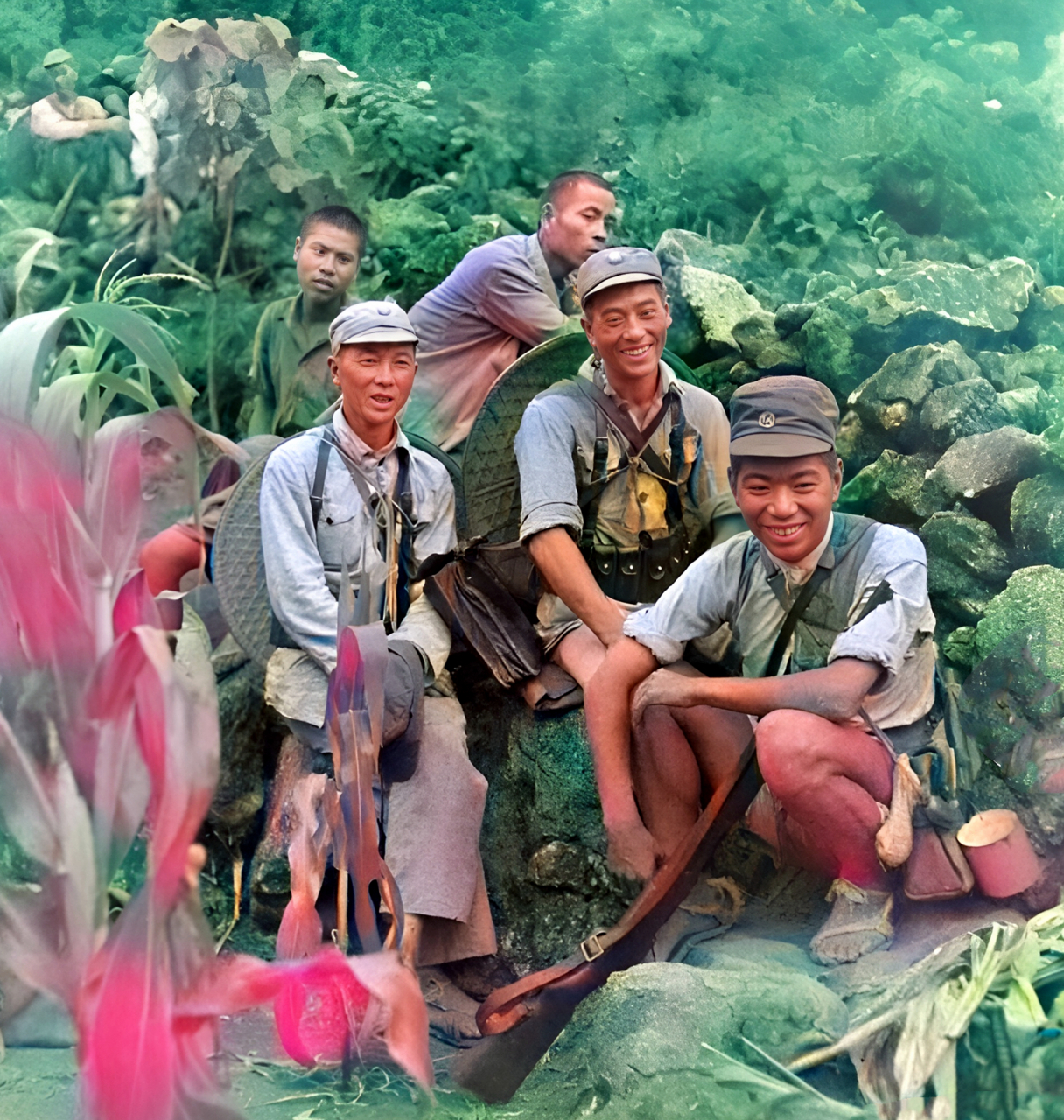 1945年,广西,抗战中"草鞋部队"的一名娃娃兵.