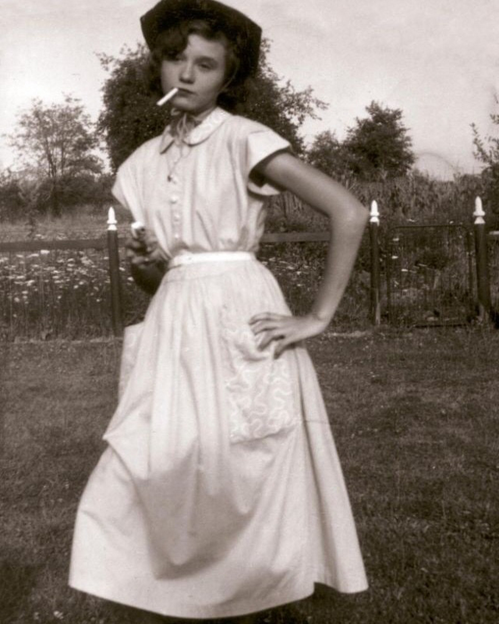 四五十年代,抽烟是美国女孩们的时尚!因为女明星们都抽!