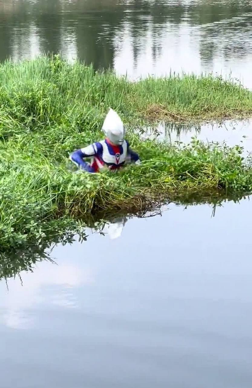 发现了一只野生奥特曼,好想抓住它![抠鼻]