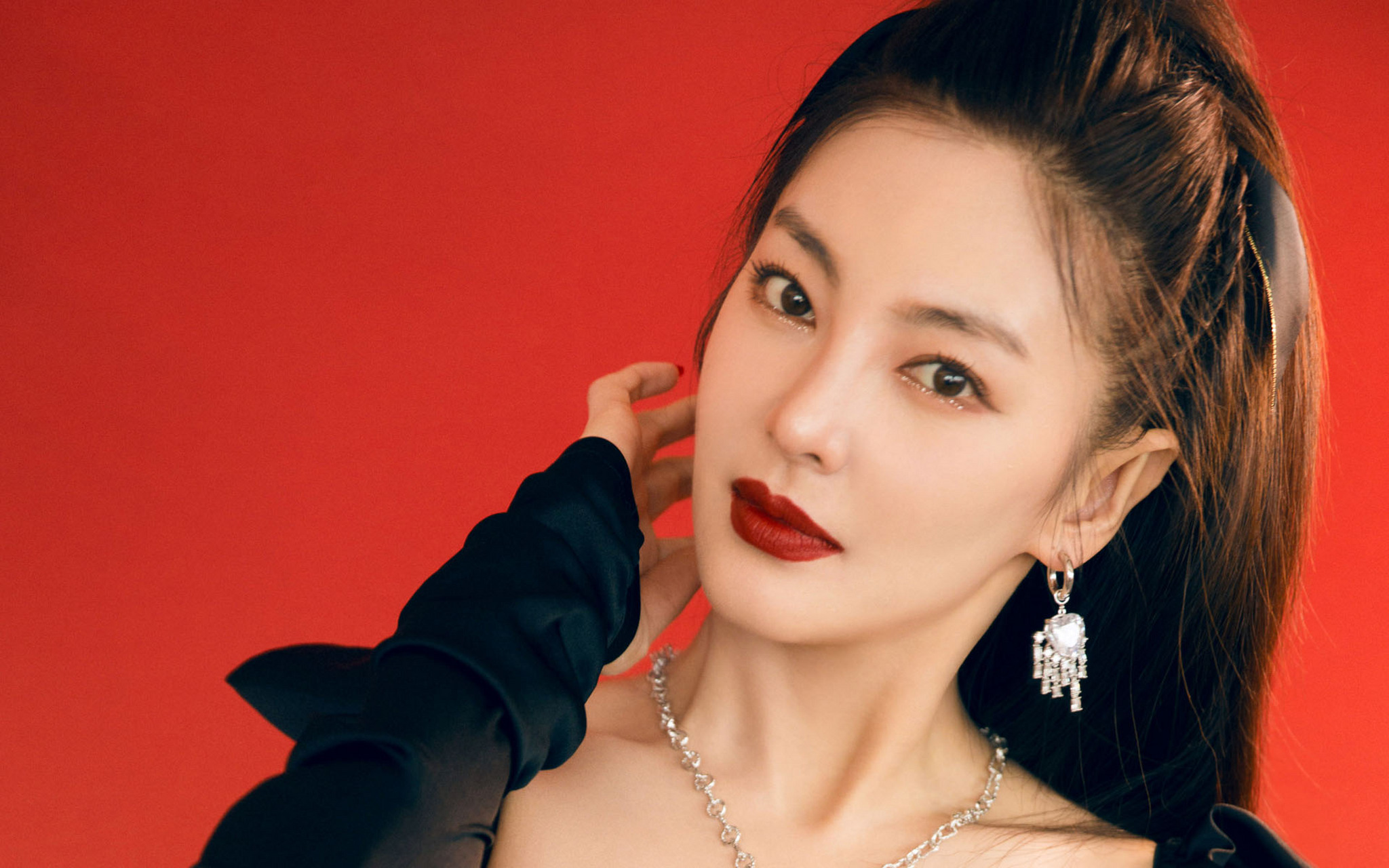 知名演员张雨绮也加入了直播卖货的行列!