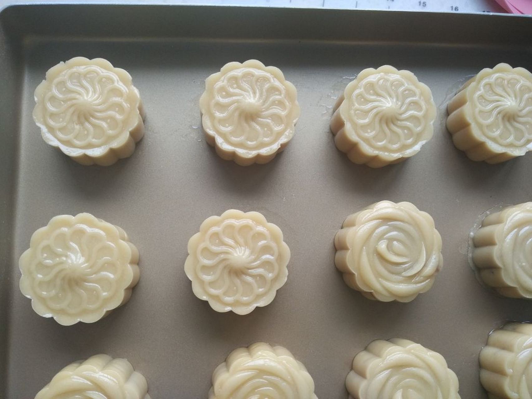 低糖板栗月饼 广式月饼是广东省汉族特色名点之一,在中国南方地区