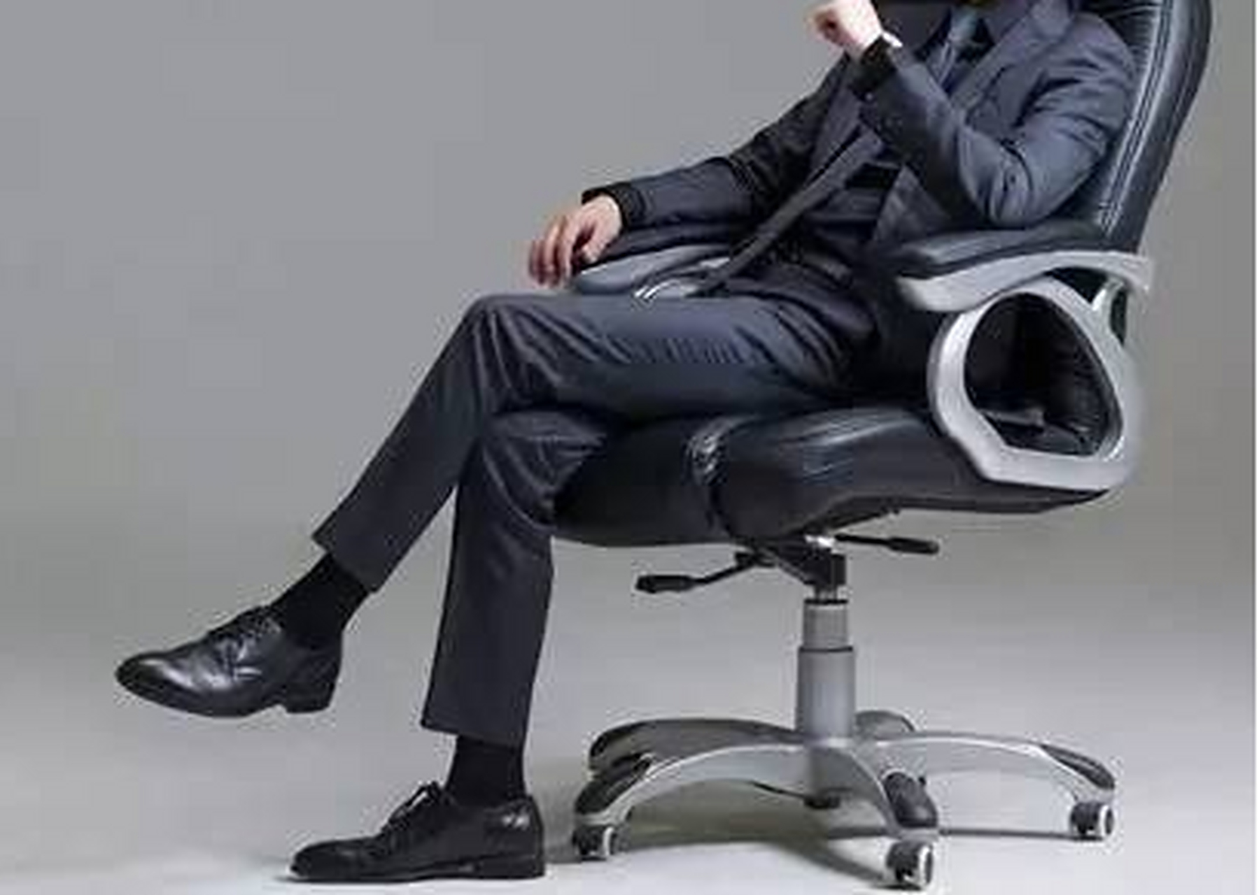 3,影响生殖系统  所以坐姿是很重要的,在生活中尽量少跷二郎腿吧