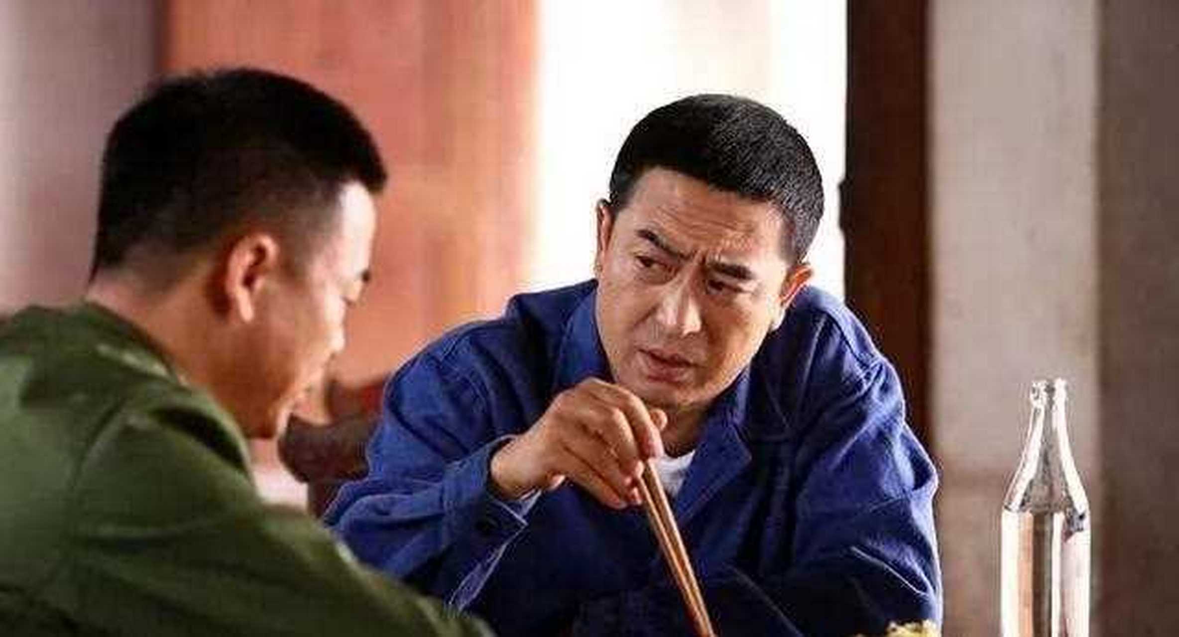 张嘉译突然来了一句:"浩子,这几年混得太差了",孙浩尴尬了,张嘉译接