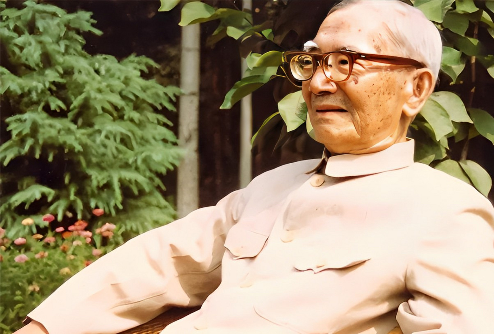 作为桥梁专家,茅以升经常搬家,戴传惠在生下6个孩子后也身患重病.