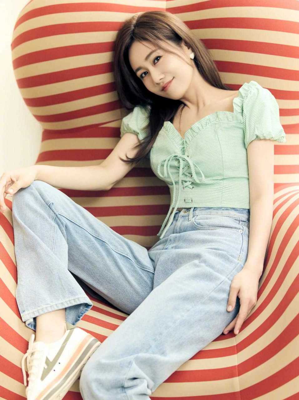 刘芸,挑战15天穿搭不重样,就是照片p的有些大变样.