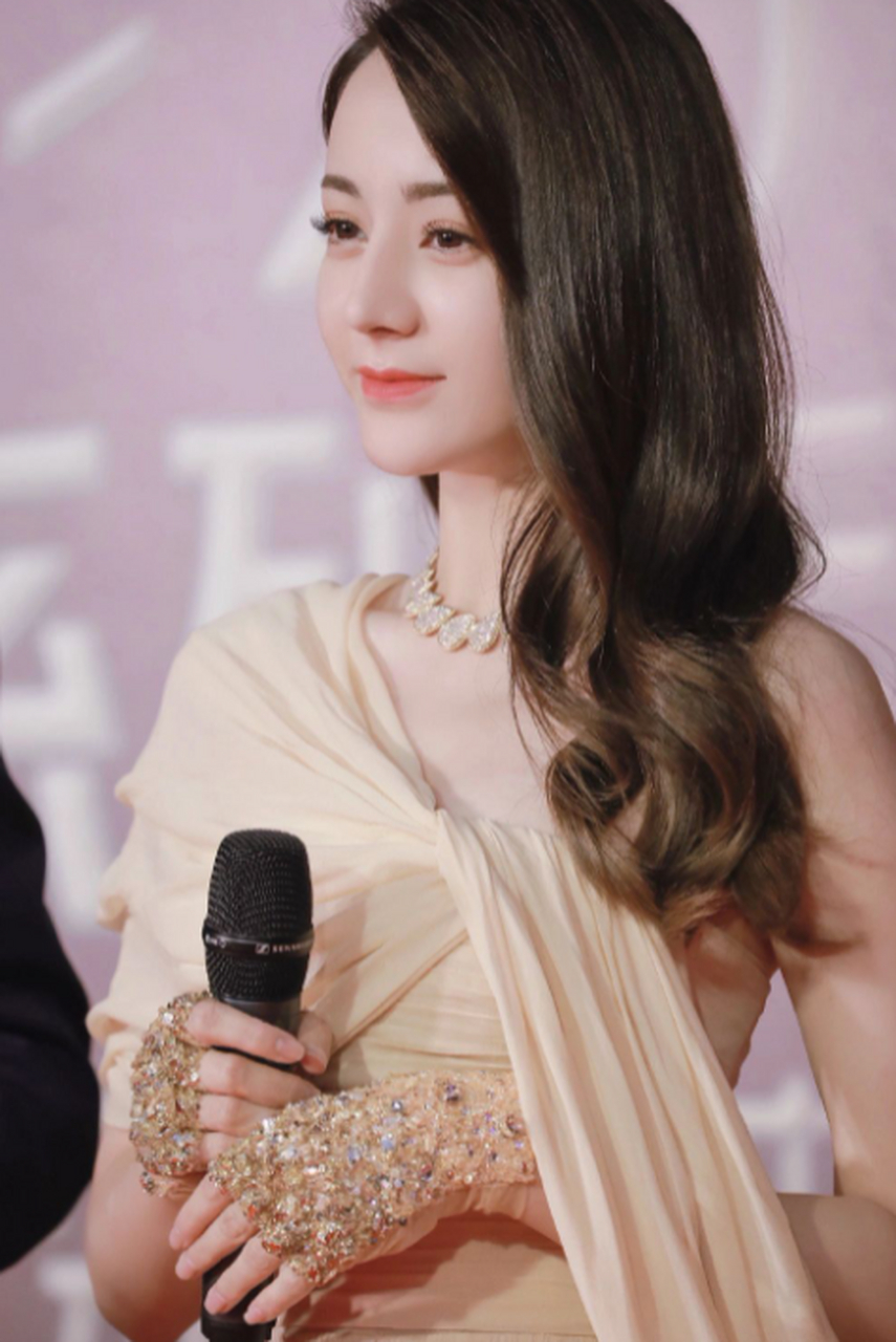 迪丽热巴这红毯造型有点西域风呀 #迪丽热巴