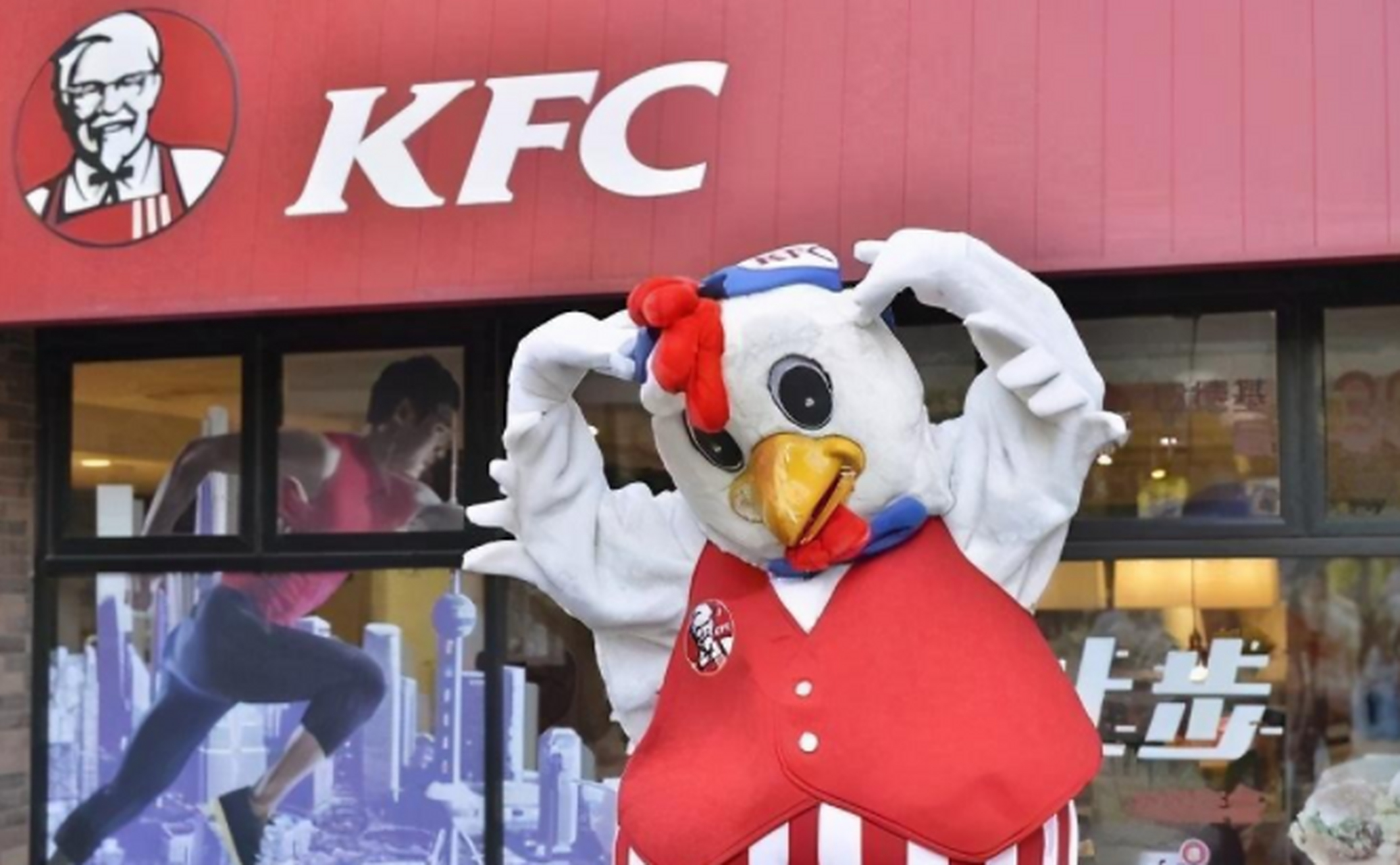 我们熟知的肯德基标志上的老爷爷其实并不是肯德基的吉祥物,他是