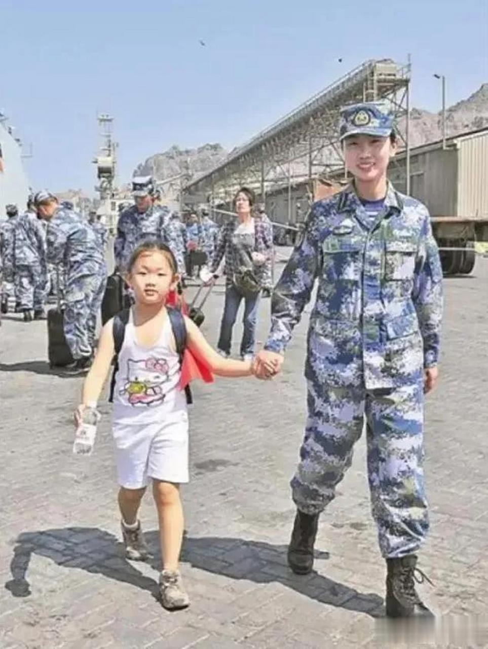 苏丹撤侨,亚丁湾护航编队再次成主角,2008我们派军舰去亚丁湾护航