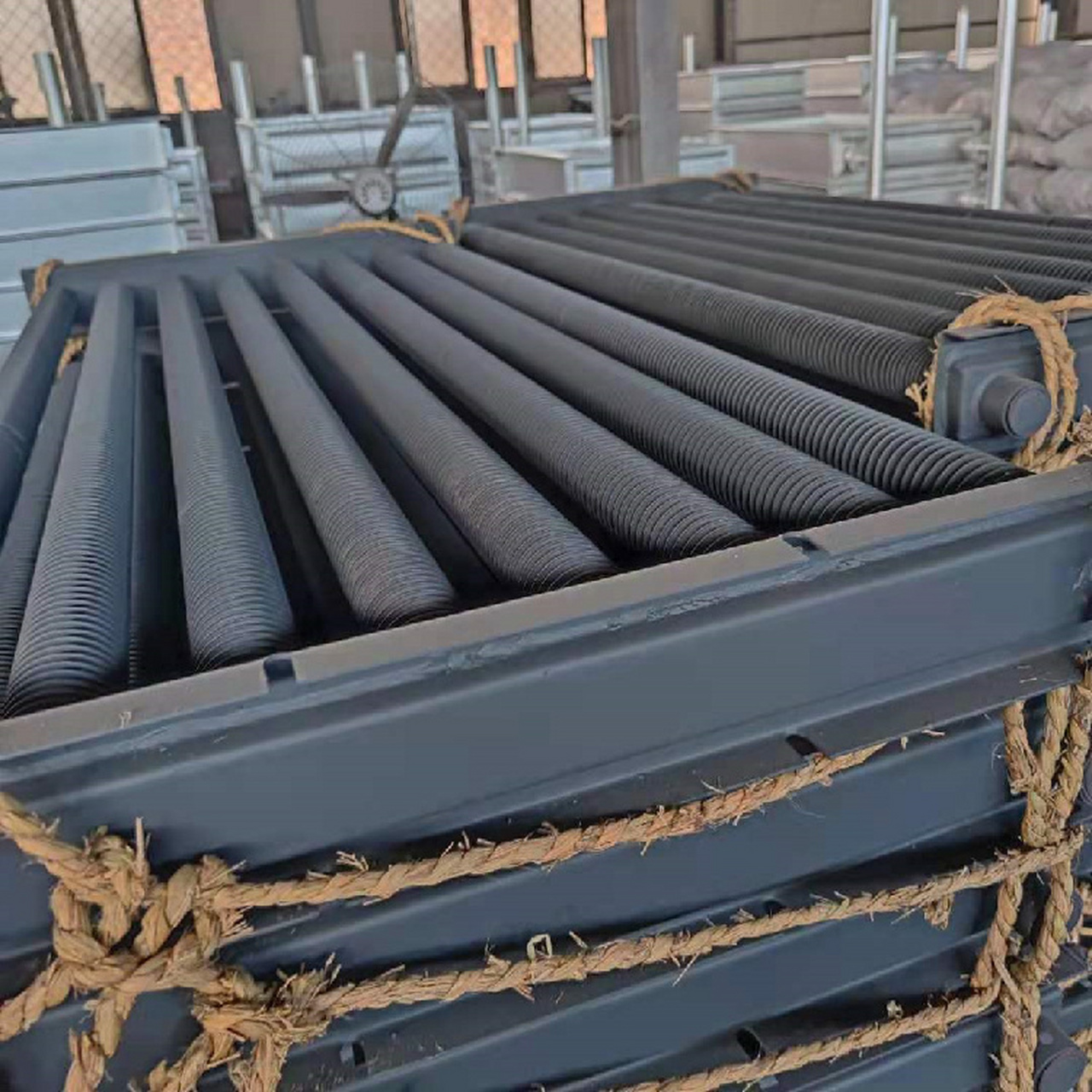 工业翅片管散热器 翅片管散热器是气体与液体热交换器中使用为广泛的