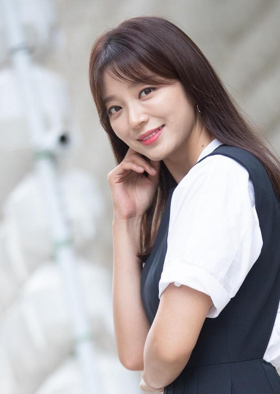 韩国女星宋智仁,清纯可爱,笑容可掬