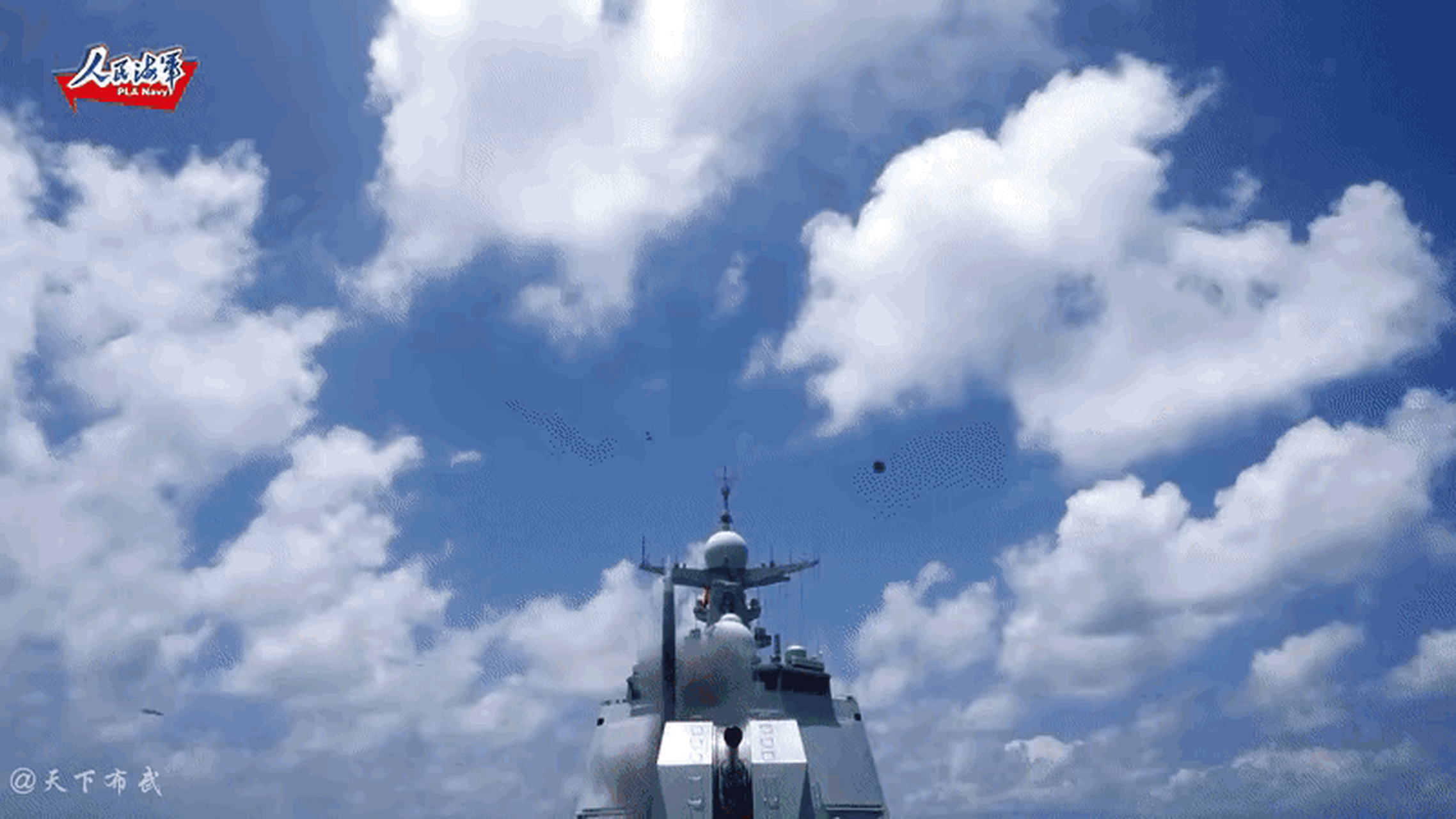 052-d長沙艦公佈了攔截超低空目標的視頻畫面.