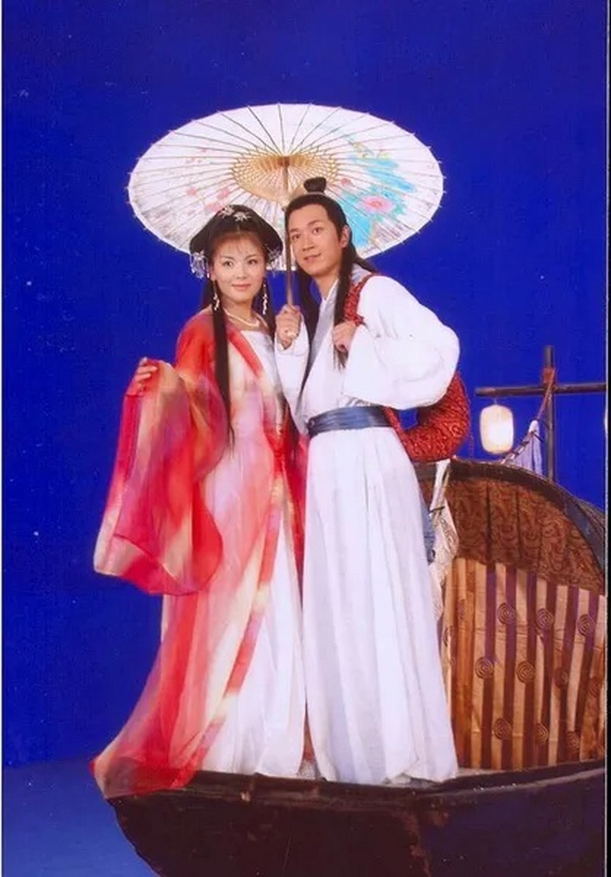 那时候潘粤明还是个小鲜肉,刘涛演的白素贞也就那样,更喜欢陈紫函的