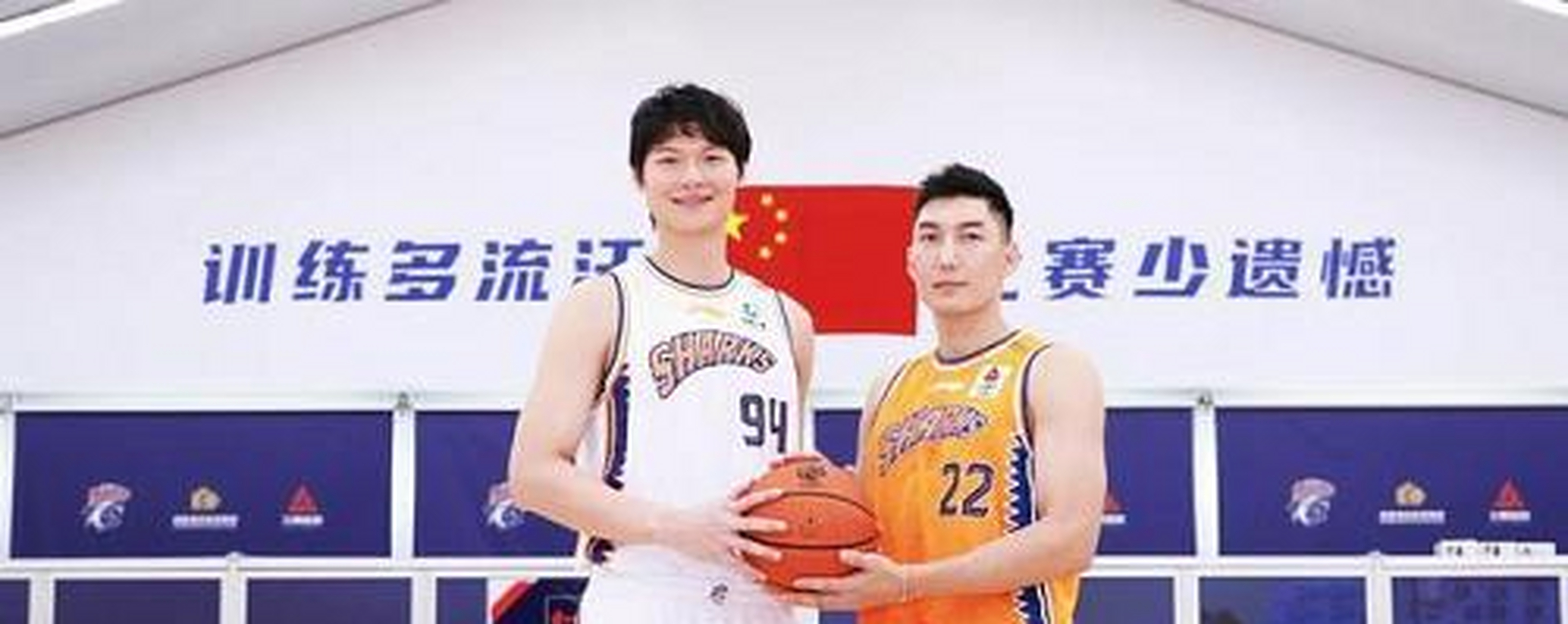 在丁彦雨航公开露面之后,山东主帅巩晓彬也在采访中被记者问到了丁彦