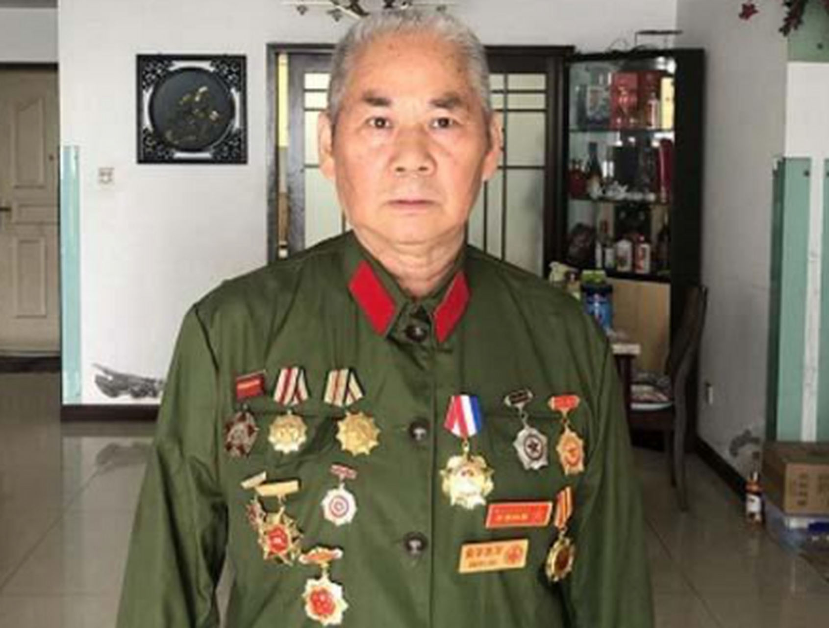 肖家喜受了重伤,爬行几天几夜,硬是从越南爬回了祖国 1979年的对越