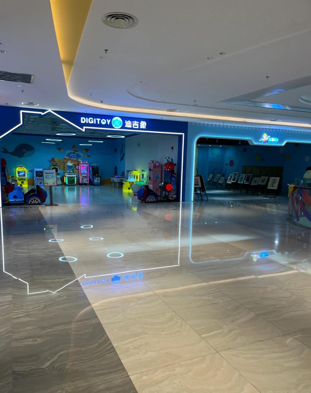 襄阳头条# 东津民发世纪广场,商铺空的很多了吧,三楼这个室内动物园