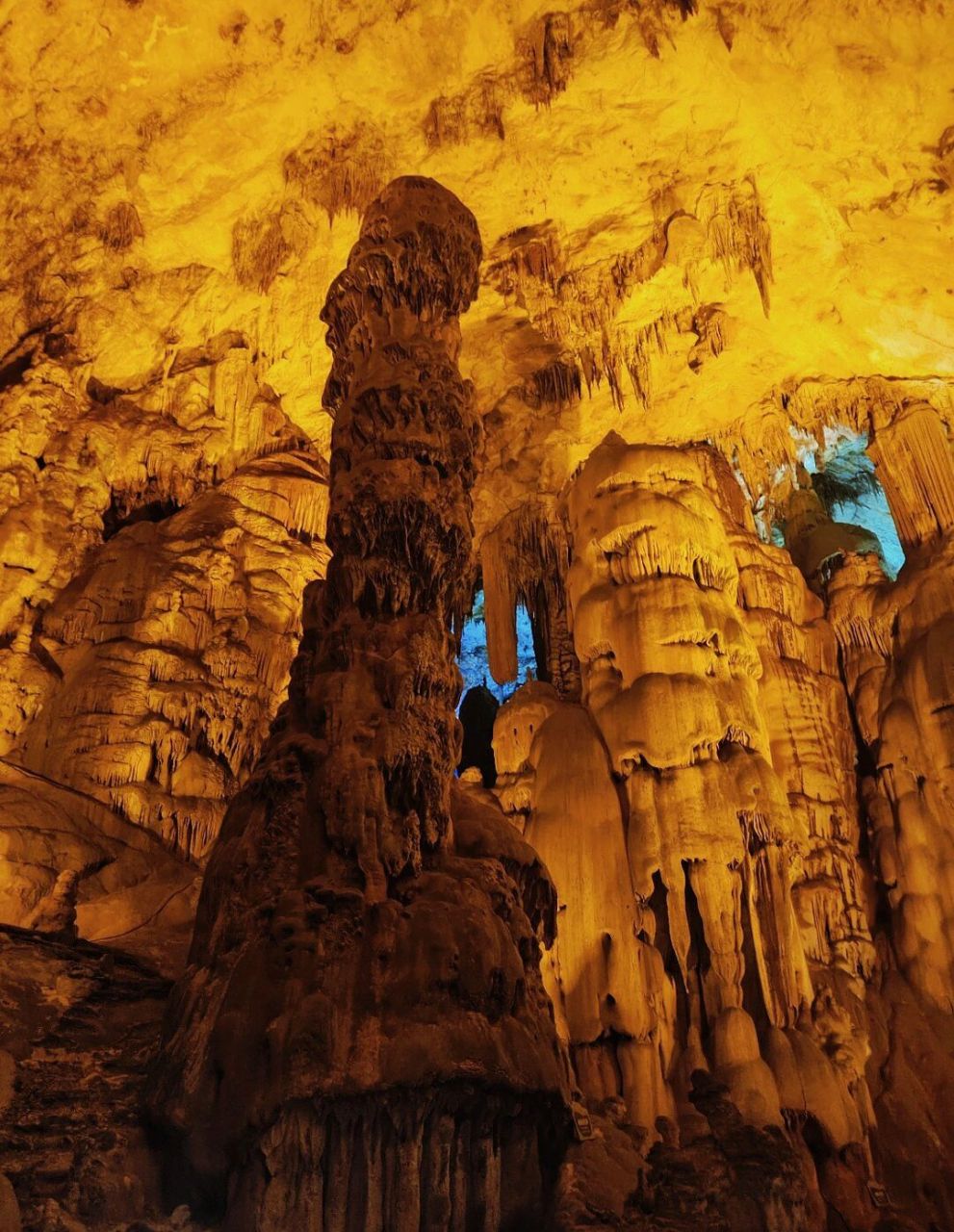 贵州织金洞  贵州的喀斯特地貌因其独特的洞穴景观而闻名全国,被誉为"