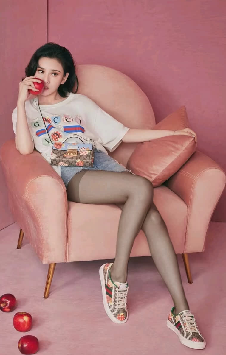 松祖儿#松祖儿#,一位散发着性感魅力的黑丝袜美女,令人为之倾倒!
