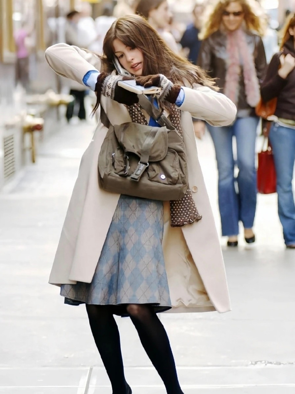 安妮海瑟薇《穿普拉达的女王》是多少人的时尚启蒙,一键换装名场面百