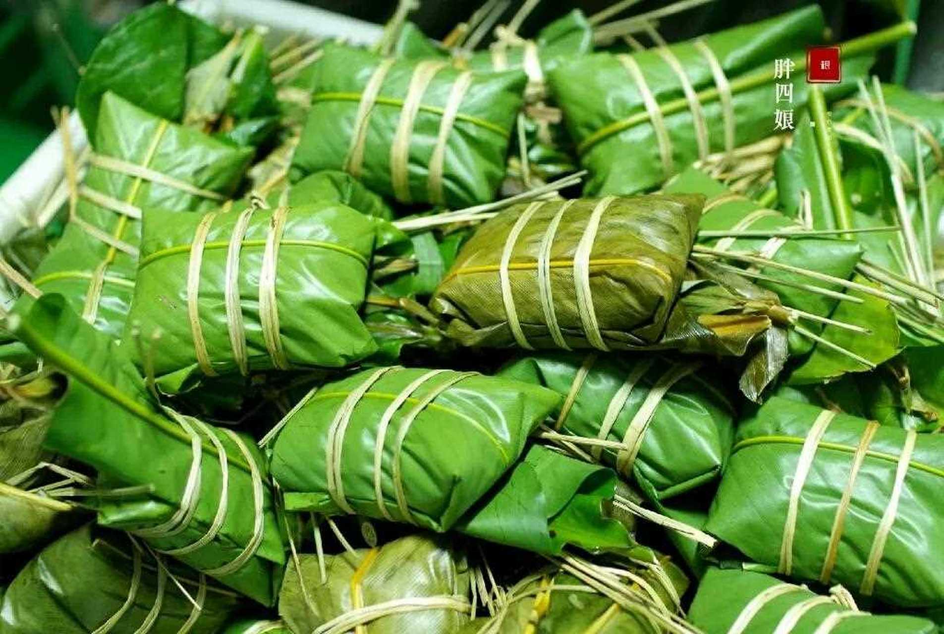 贞丰灰粽,这种灰色来源于黔南特有的糯谷草所烧制的灰,这种灰和着糯米