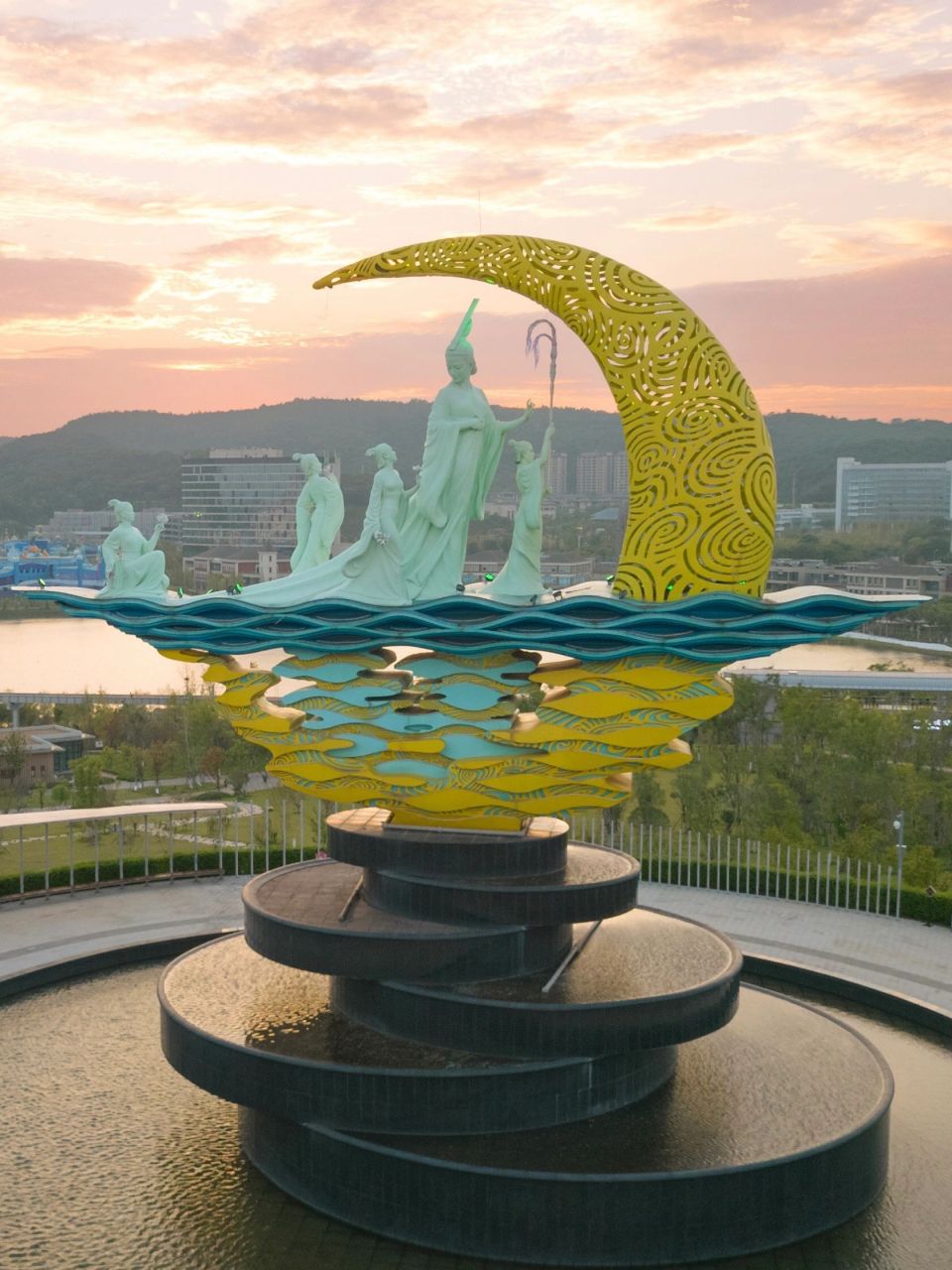 打卡长沙地标湘江女神雕塑,虽然只花了十几二十万,但看着真的很美