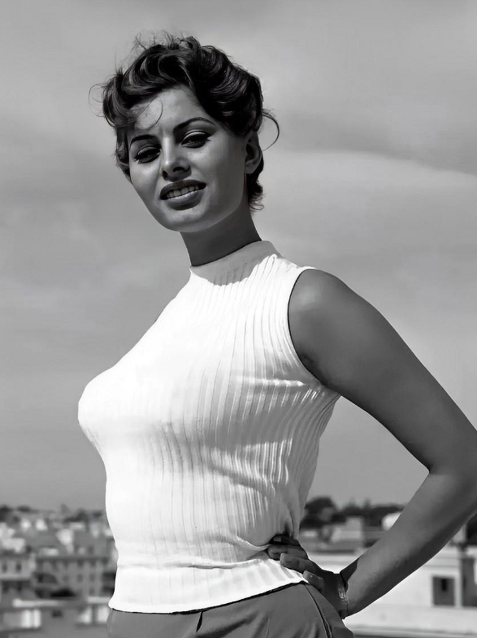 在1965年,我们看到一张女子度假时的照片,那正是索菲亚罗兰的身影.