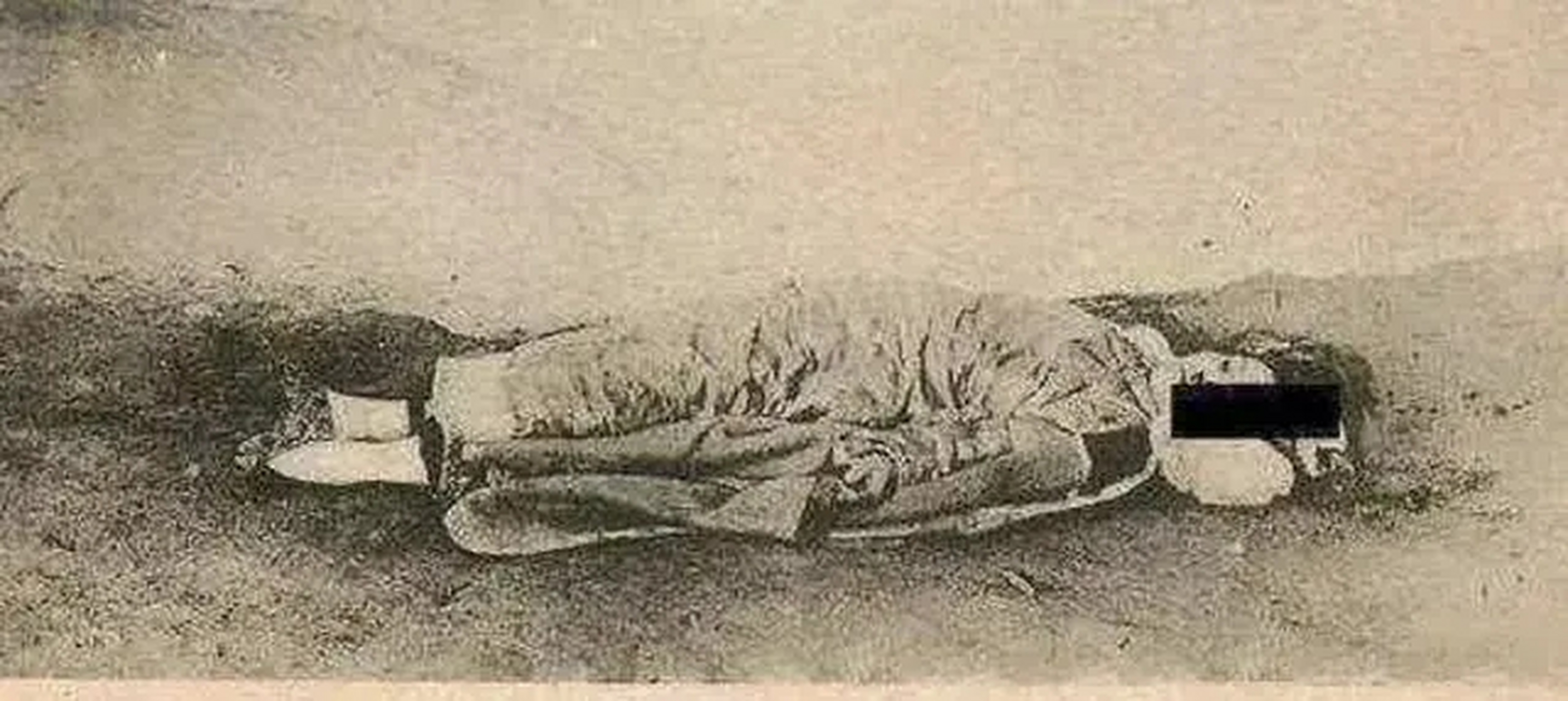 1925年,长春,女匪首驼龙处决前的照片,据说当时处决现场围满了群众,之