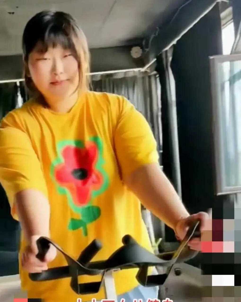 地主家傻闺女正在疯狂地减肥 教练:雪梅减了多少斤?