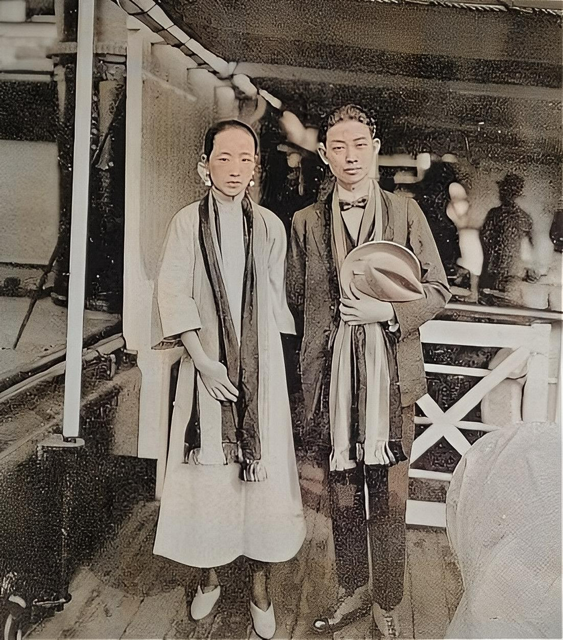 1956年,62岁的梅兰芳去香港看望48岁的孟小冬,轻声说:"唐,我们可以