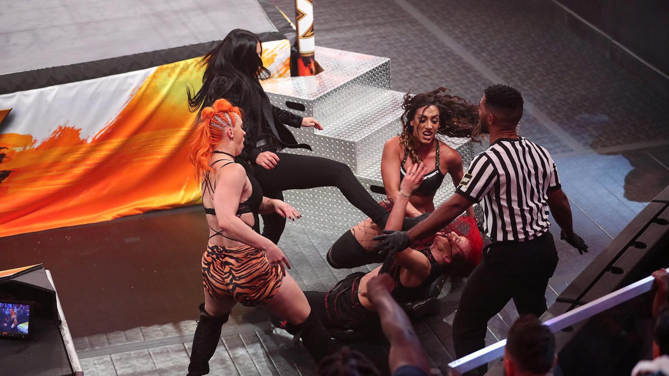 wwe# #nxt#  咱就是说,索尼娅 德维尔重返nxt是为了找曼迪罗丝复郝痧