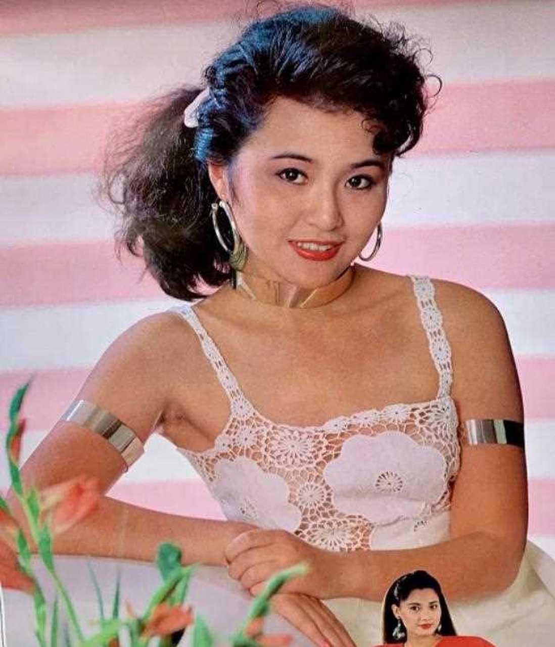 90年代的美女挂历,那时候家家户户都要挂一幅. 你认识的有几个?
