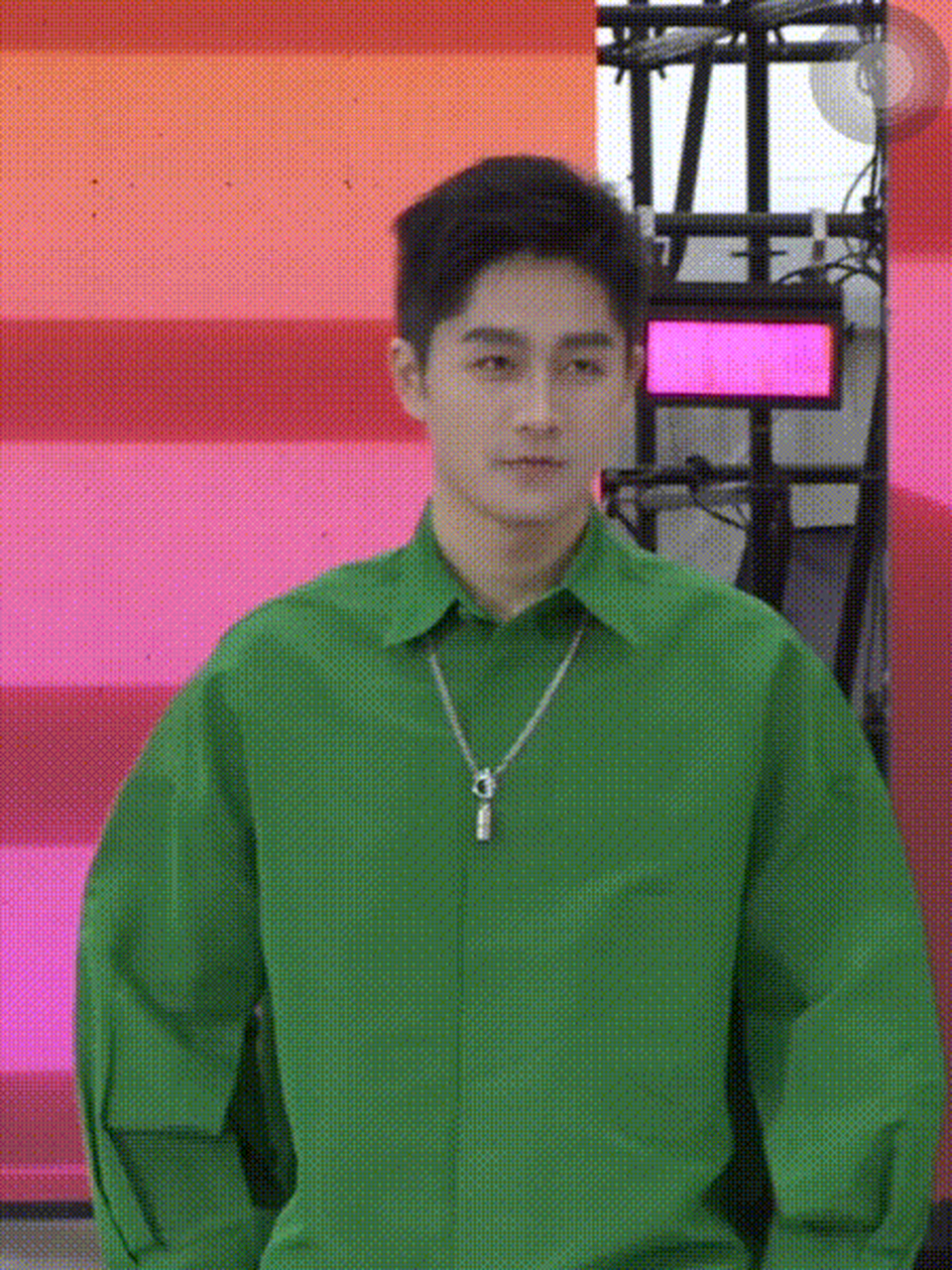 羊毛月的三亚时尚盛典走秀是有点子时尚在身上的,第一次走秀就能完美