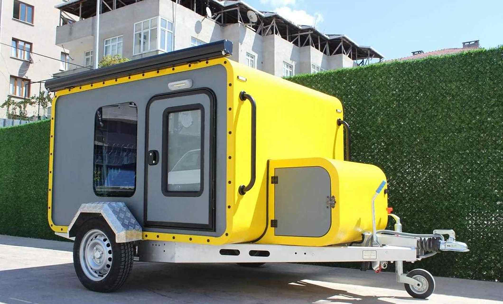 小轿车型拖挂房车