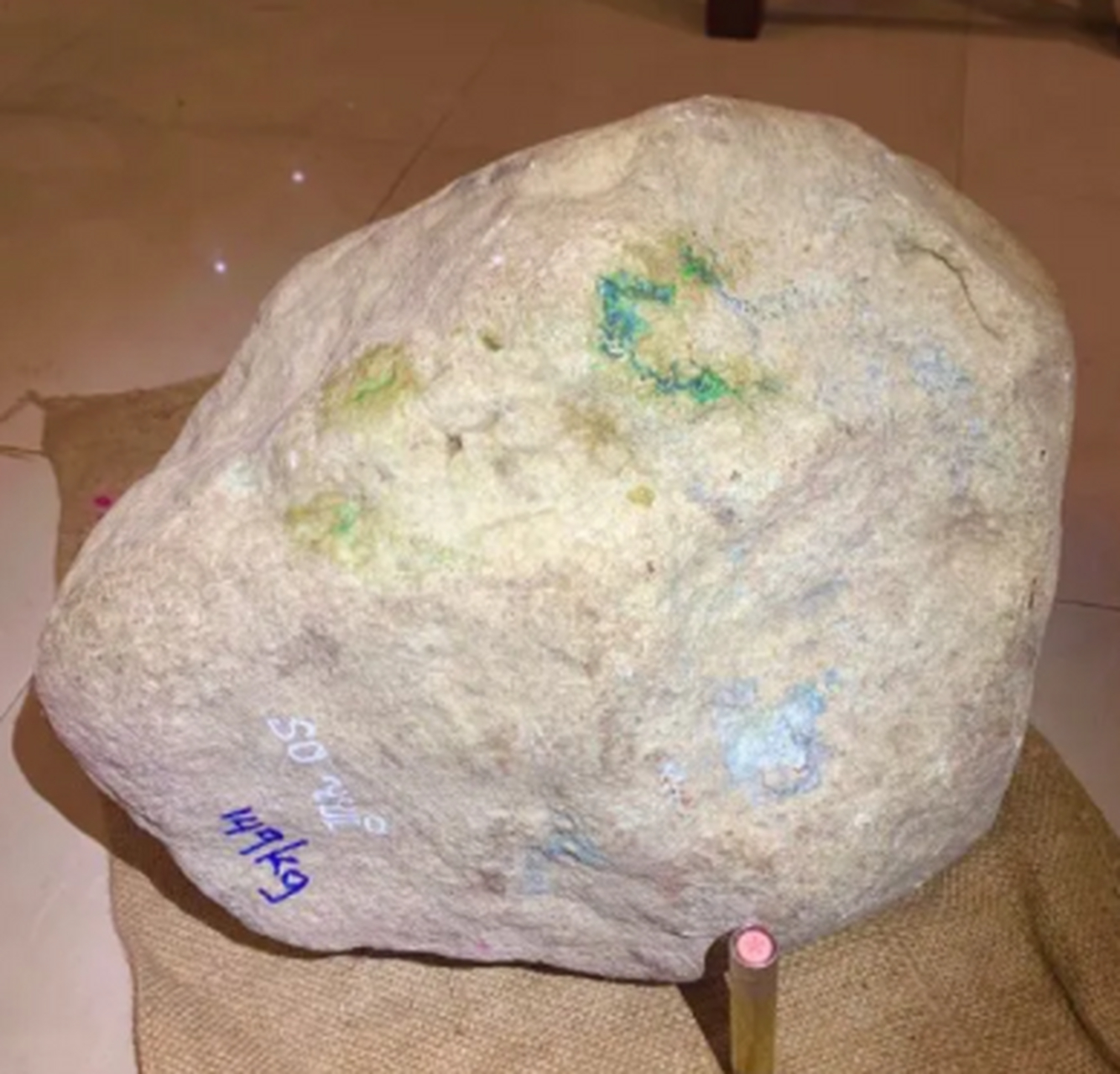 点击头像看直播##翡翠原石# 木那场口黄岩沙皮壳,148.9公斤.