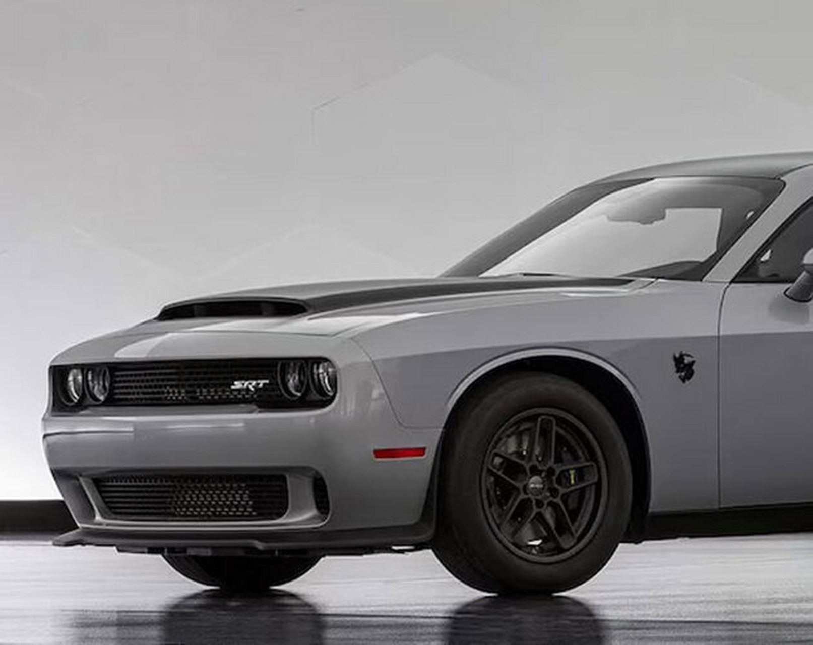 宣布为新款 2023 道奇 challenger srt demon 170 提供独家高性奶碳